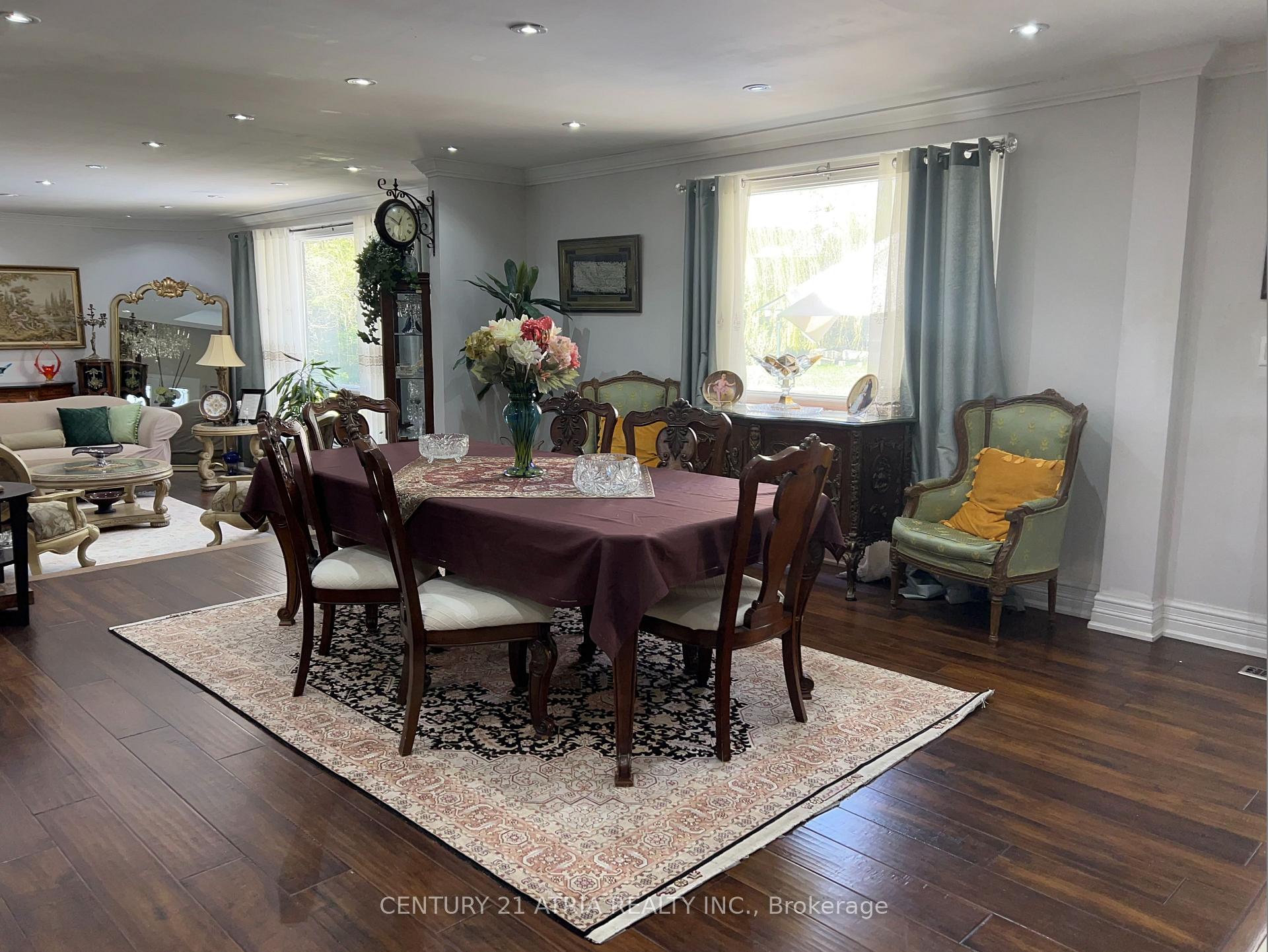 Photo 7 of 71 Laureleaf Road N, Markham, Bayview Glen — HOMEH