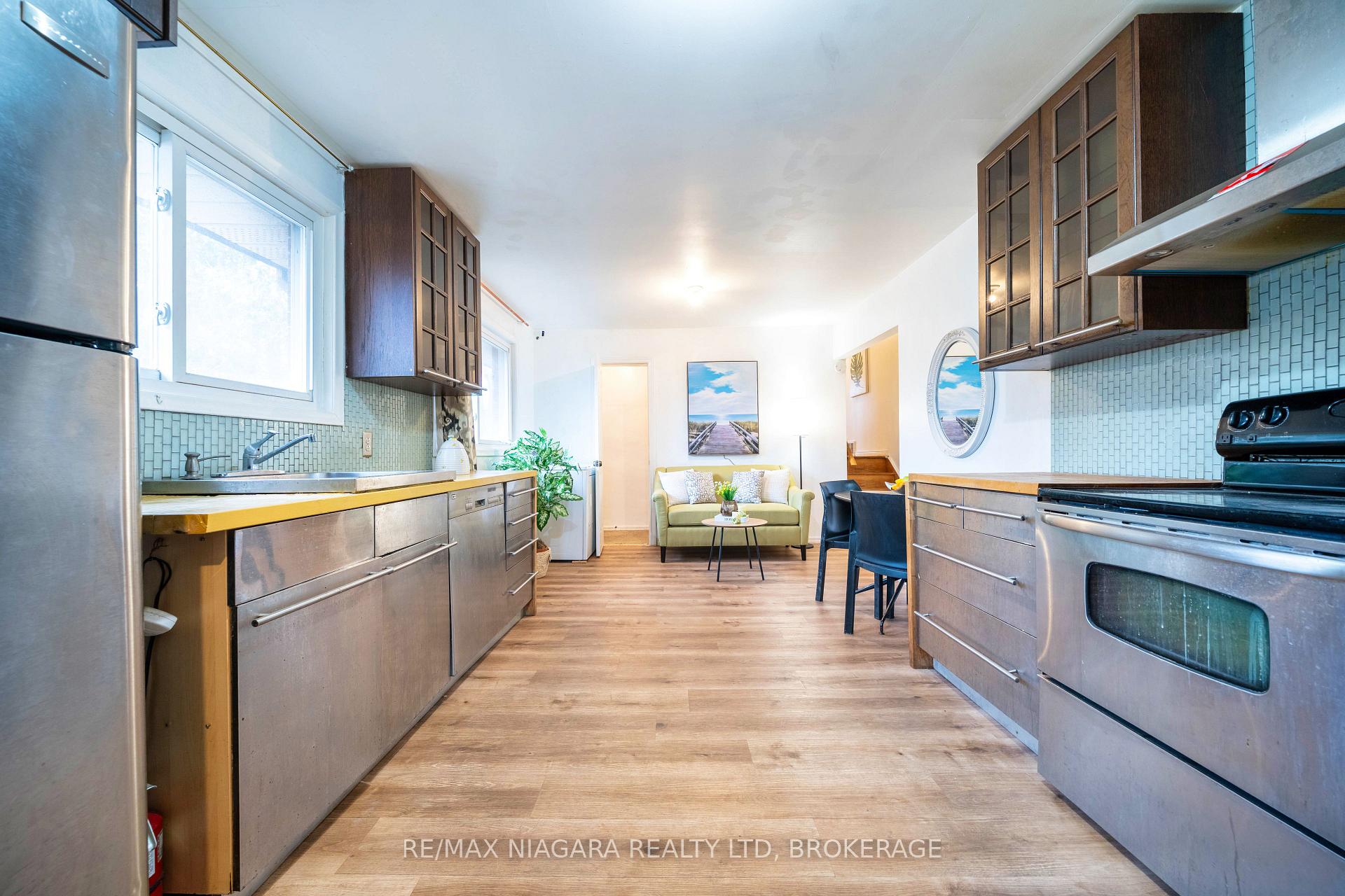 Photo 4 of 225 West 2nd Street, Hamilton, Southam — HOMEH