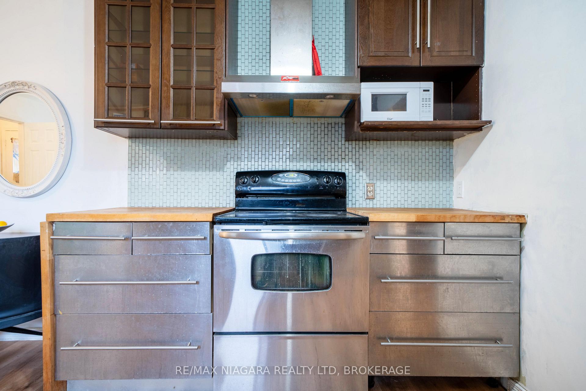 Photo 2 of 225 West 2nd Street, Hamilton, Southam — HOMEH