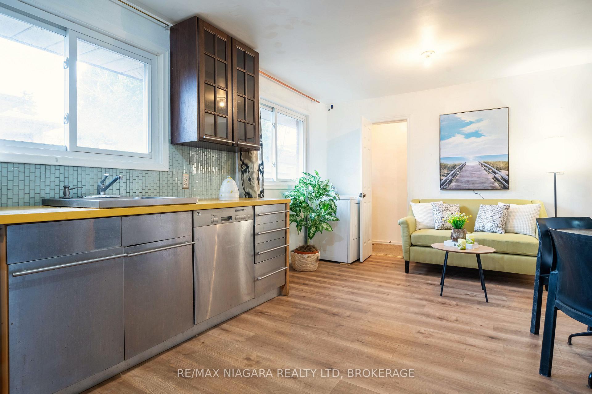 Photo 11 of 225 West 2nd Street, Hamilton, Southam — HOMEH