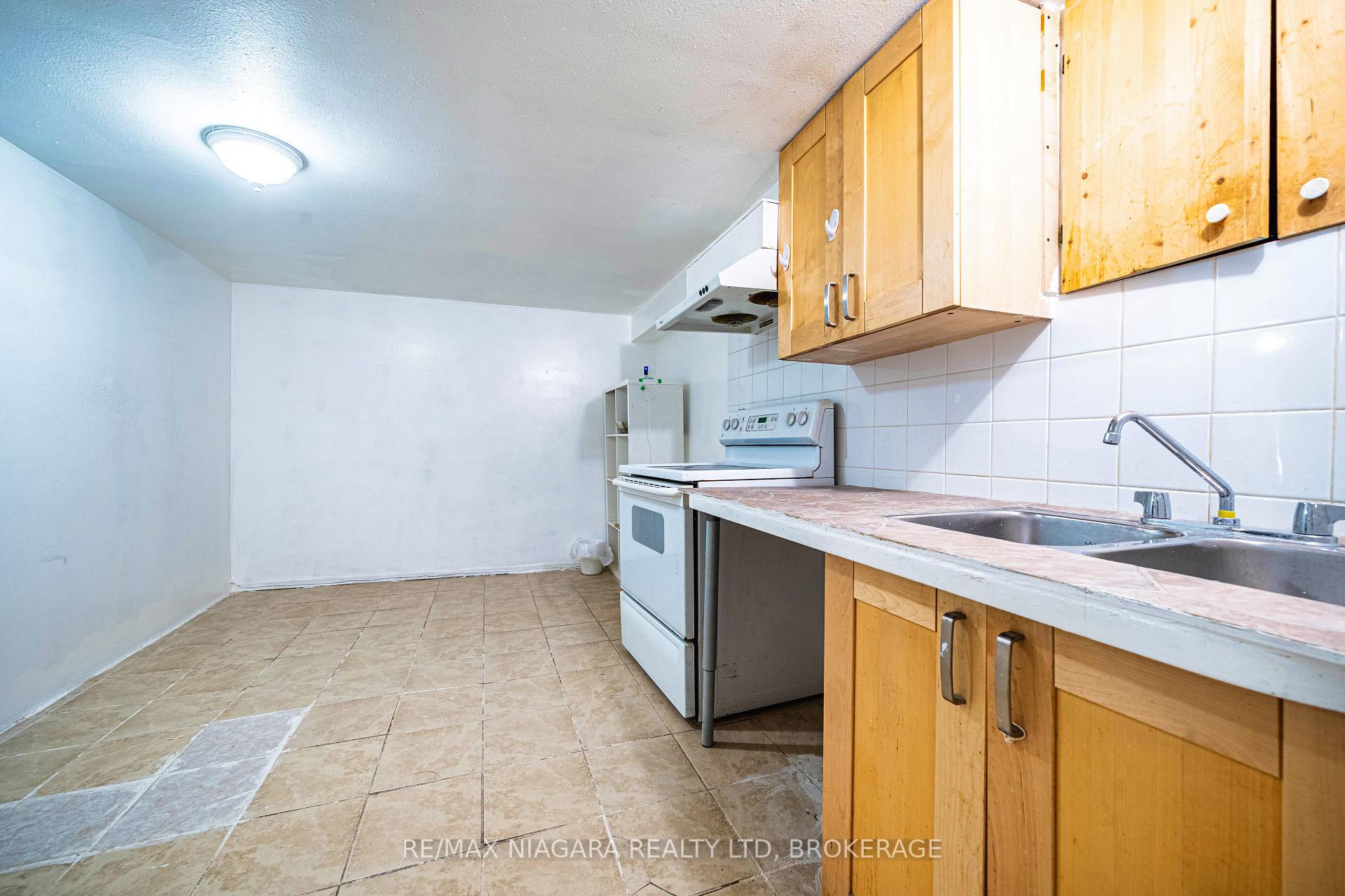 Photo 32 of 225 West 2nd Street, Hamilton, Southam — HOMEH