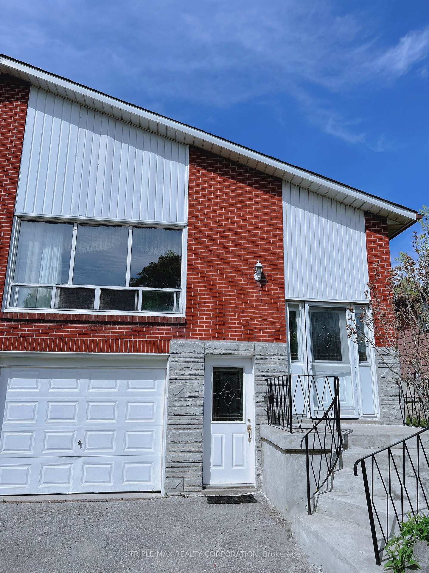 Front of Unit Lower Level, 196 Edmonton Drive