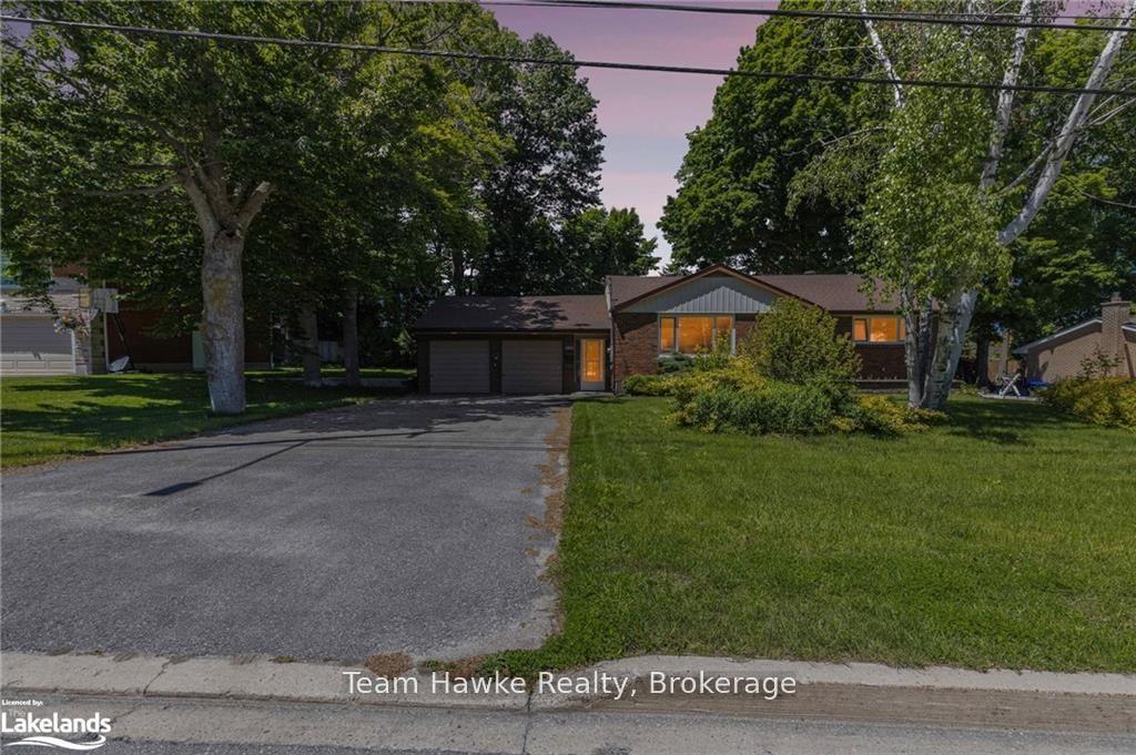 Photo 3 of 1002 Hugel Avenue, Midland — HOMEH