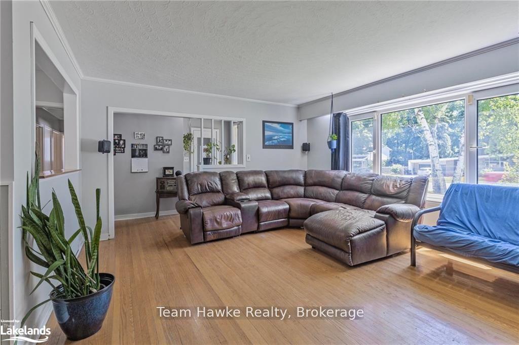 Photo 6 of 1002 Hugel Avenue, Midland — HOMEH