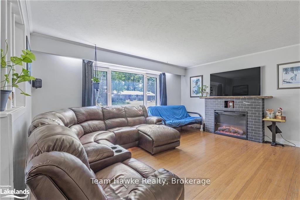 Photo 9 of 1002 Hugel Avenue, Midland — HOMEH