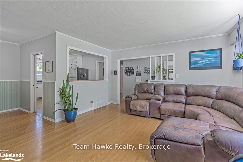 Photo 4 of 1002 Hugel Avenue, Midland — HOMEH