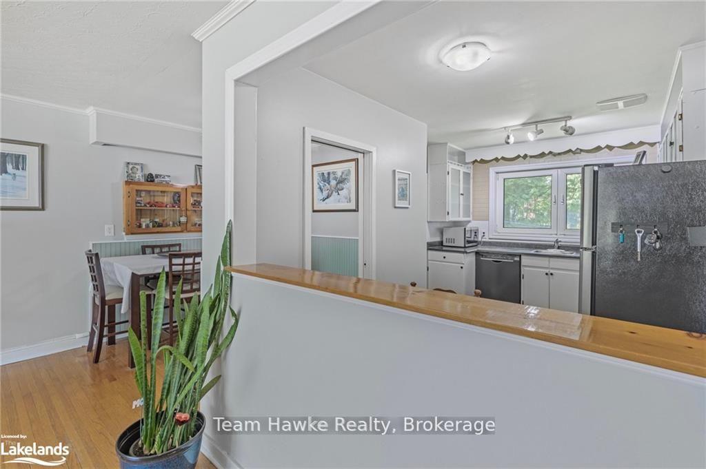 Photo 8 of 1002 Hugel Avenue, Midland — HOMEH