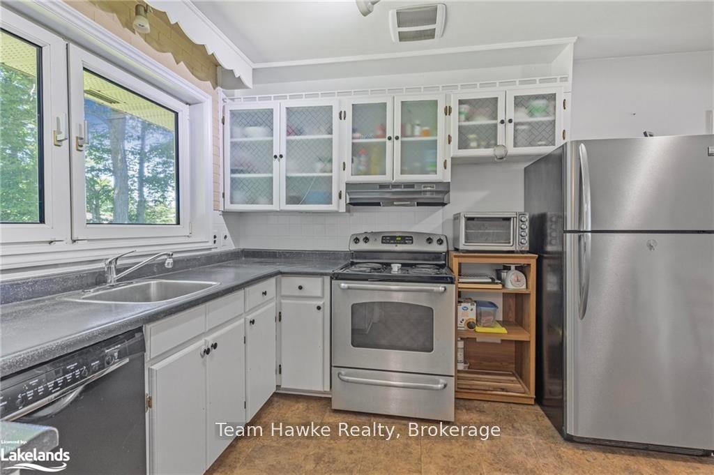 Photo 27 of 1002 Hugel Avenue, Midland — HOMEH