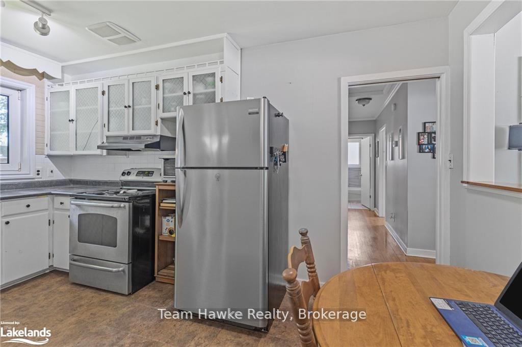 Photo 19 of 1002 Hugel Avenue, Midland — HOMEH