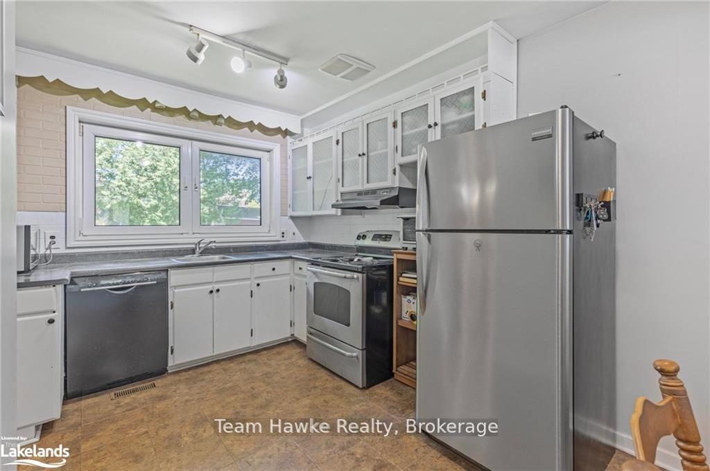Photo 14 of 1002 Hugel Avenue, Midland — HOMEH