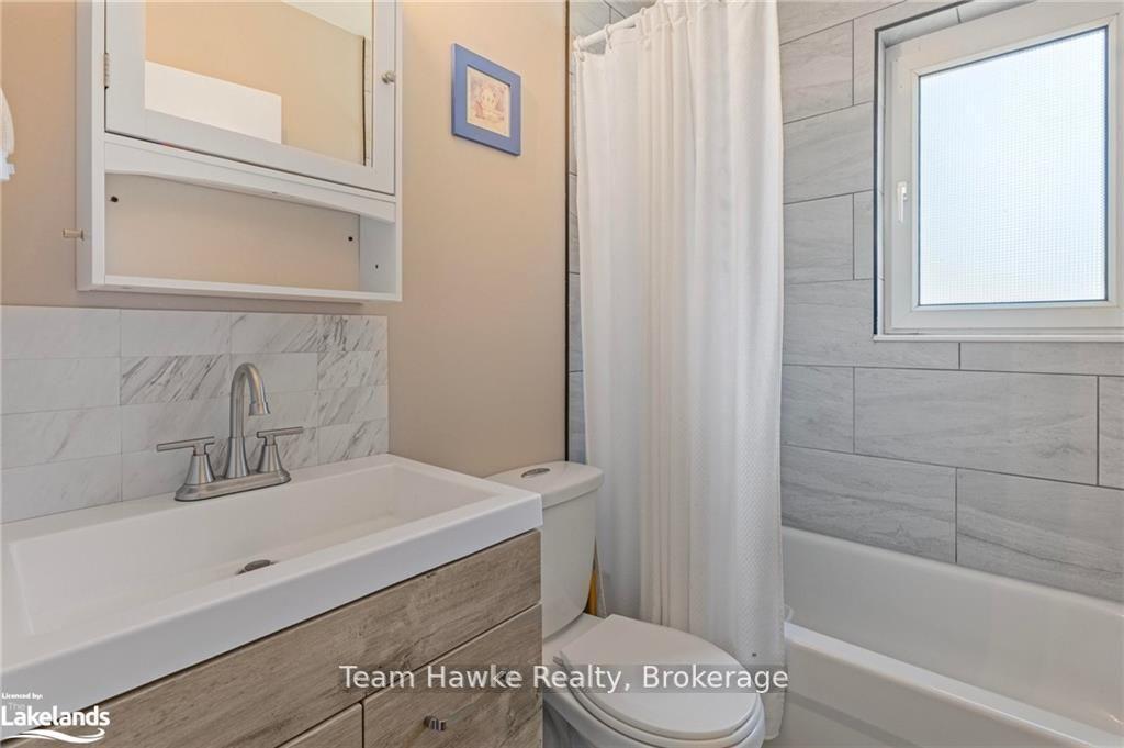Photo 16 of 1002 Hugel Avenue, Midland — HOMEH