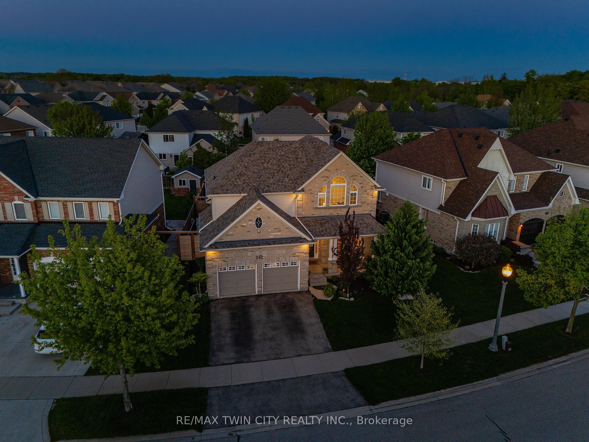 Photo 31 of 242 Waterbend Crescent, Kitchener — HOMEH