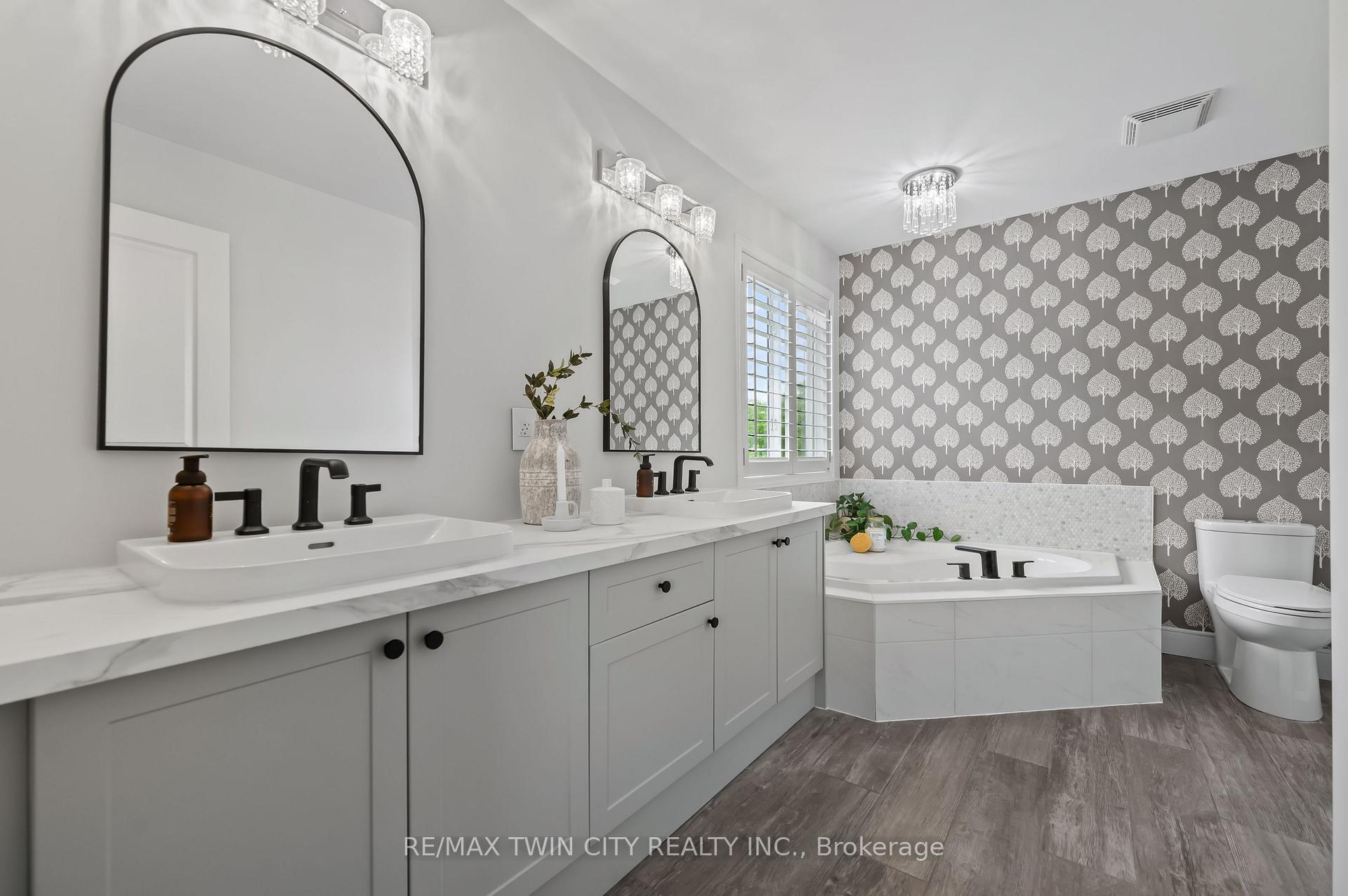 Photo 18 of 242 Waterbend Crescent, Kitchener — HOMEH