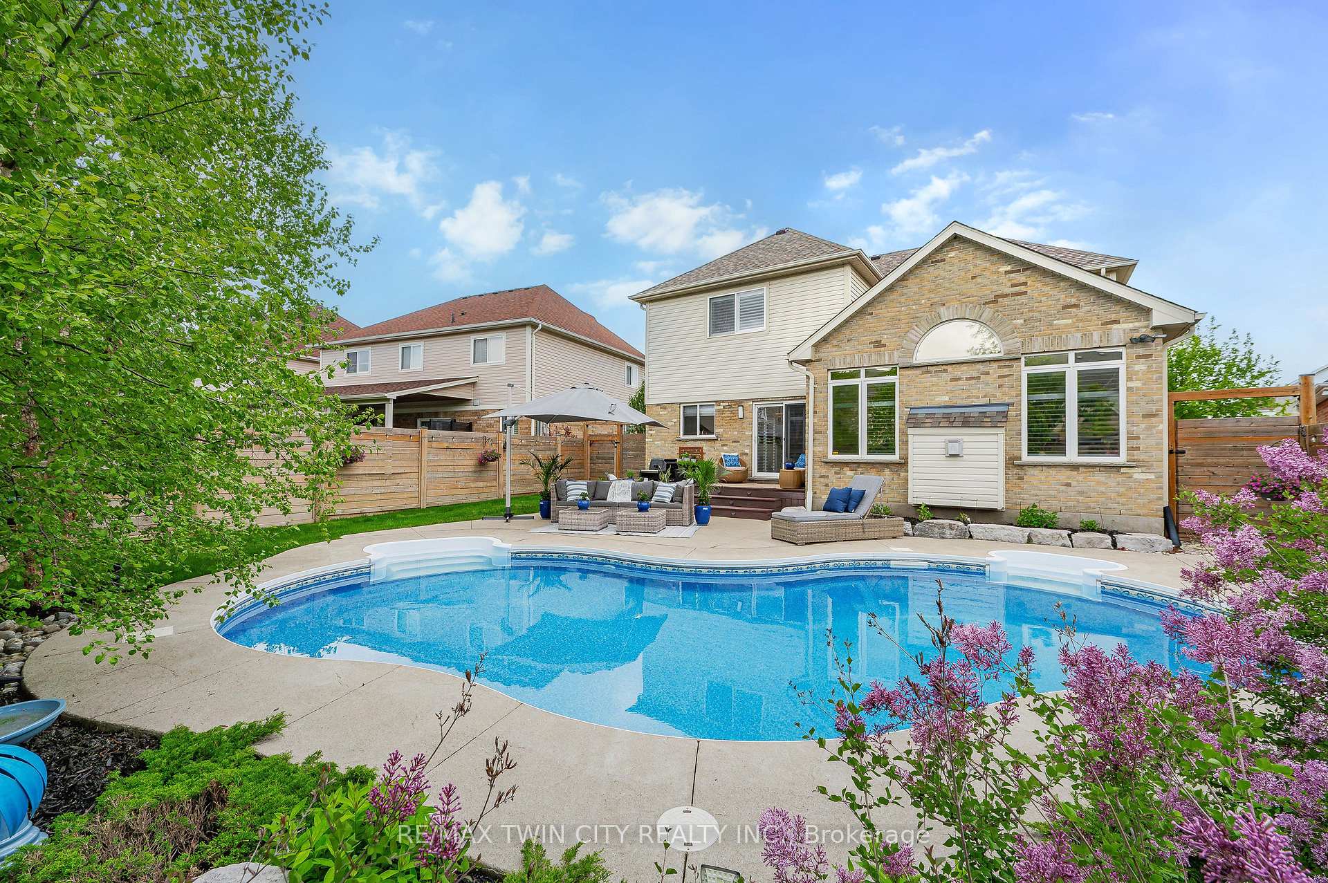 Photo 35 of 242 Waterbend Crescent, Kitchener — HOMEH