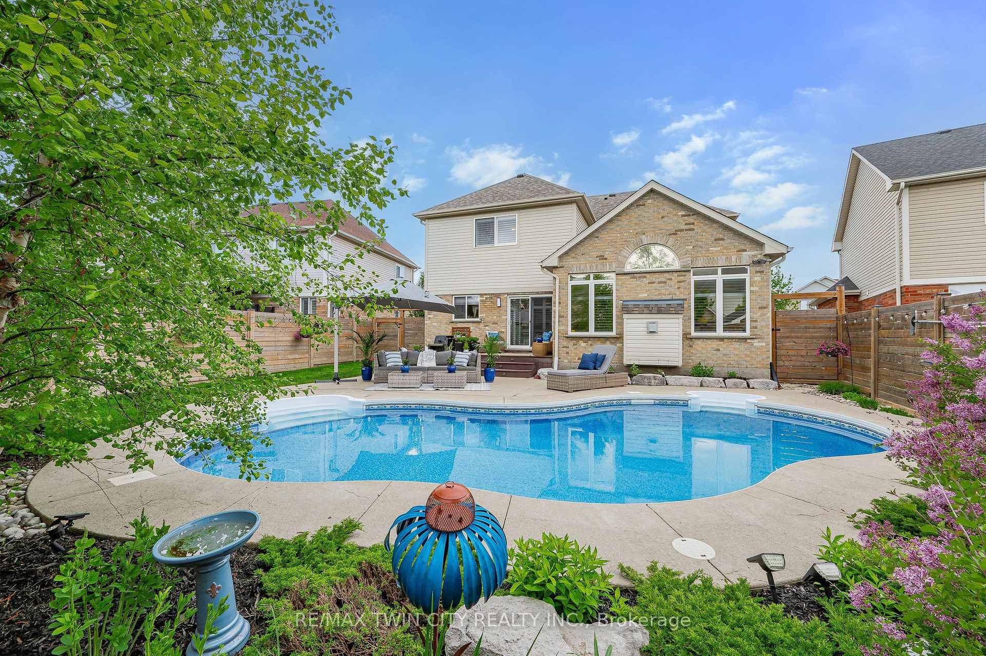 Photo 45 of 242 Waterbend Crescent, Kitchener — HOMEH