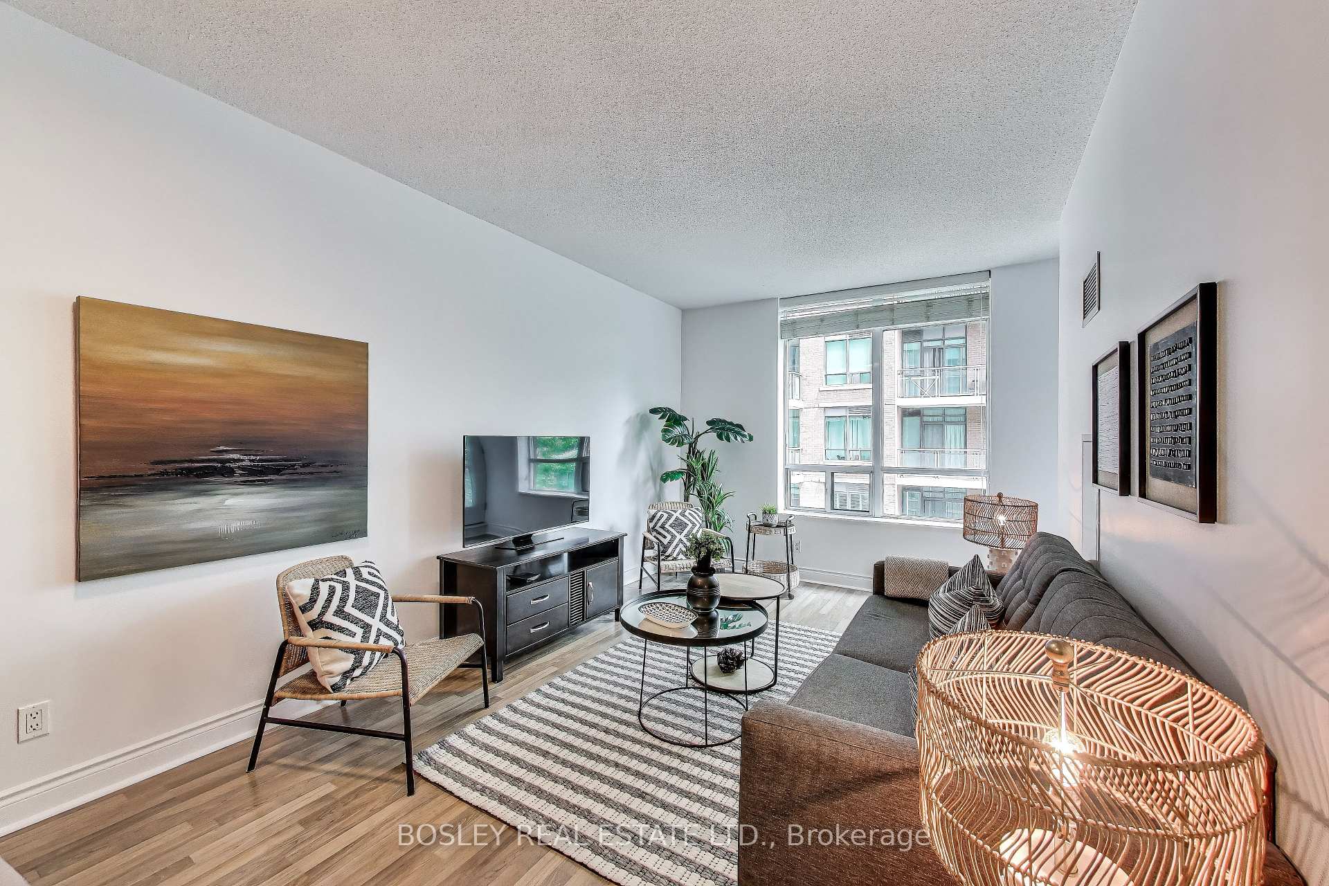 Photo 4 of Unit 412, 319 Merton Street, Toronto, Mount Pleasant East — HOMEH