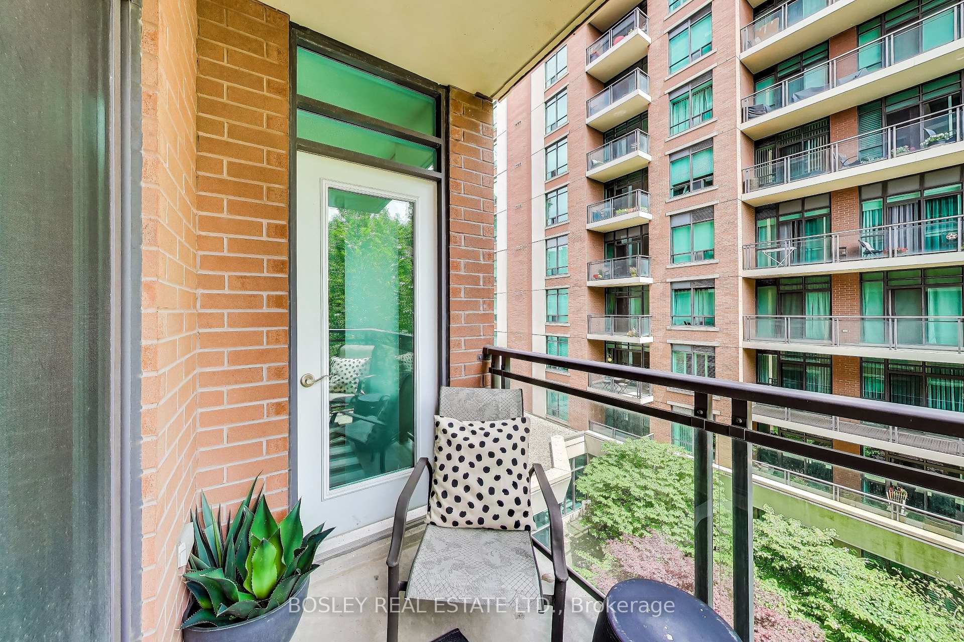 Photo 8 of Unit 412, 319 Merton Street, Toronto, Mount Pleasant East — HOMEH