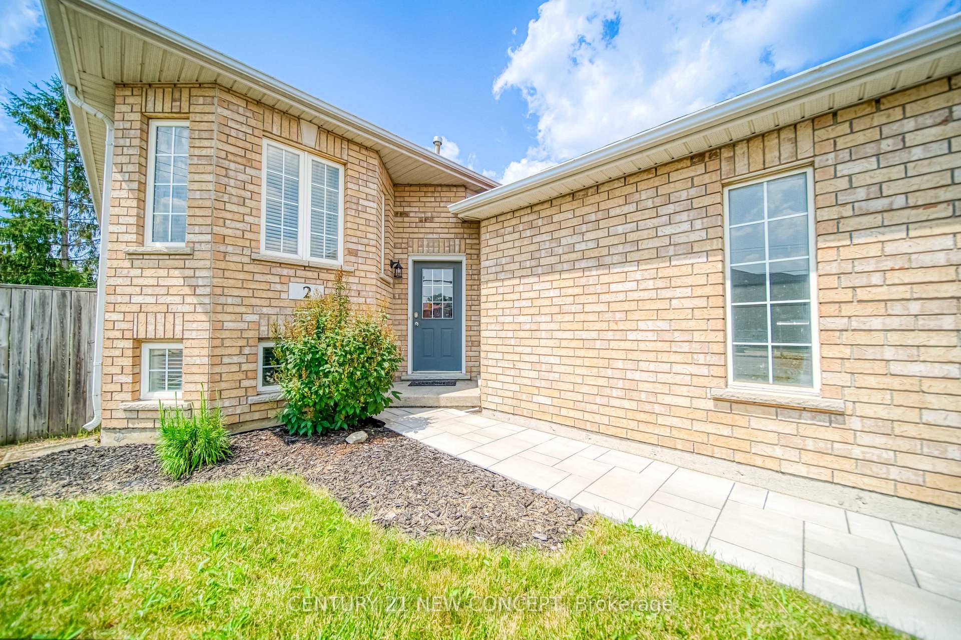 Photo 2 of 2 Michael Crescent, Barrie, 400 North — HOMEH