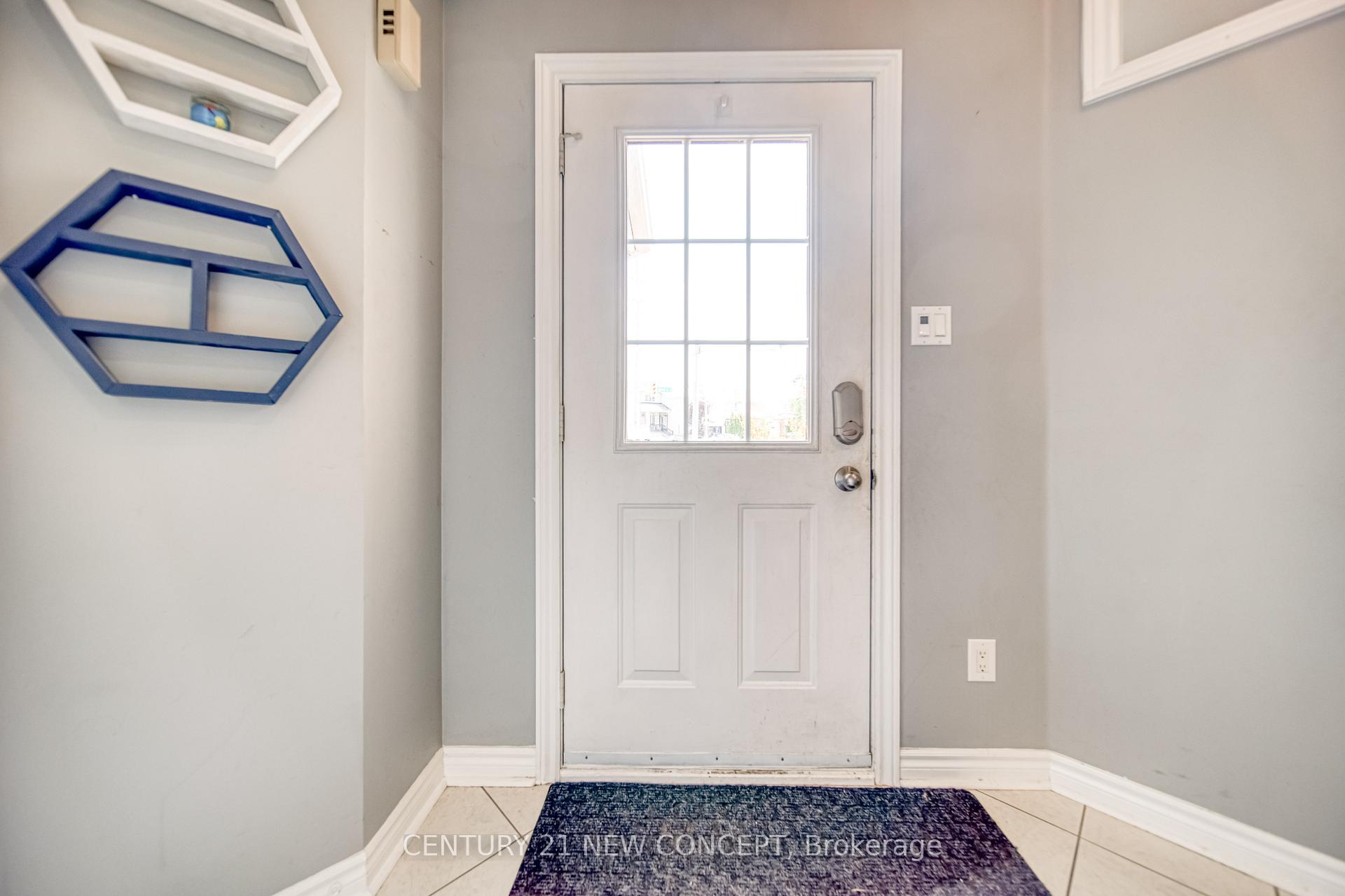 Photo 3 of 2 Michael Crescent, Barrie, 400 North — HOMEH
