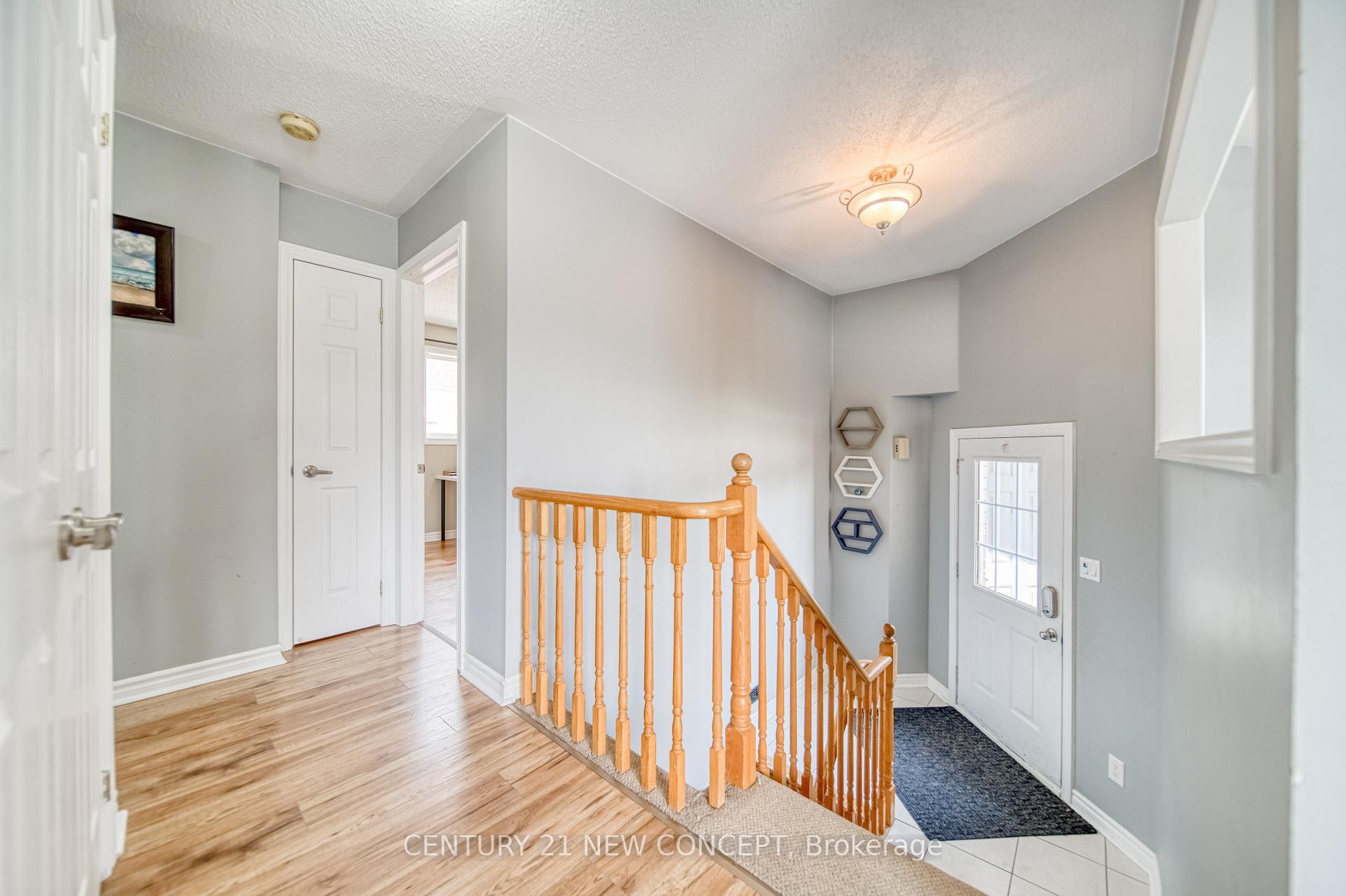 Photo 5 of 2 Michael Crescent, Barrie, 400 North — HOMEH