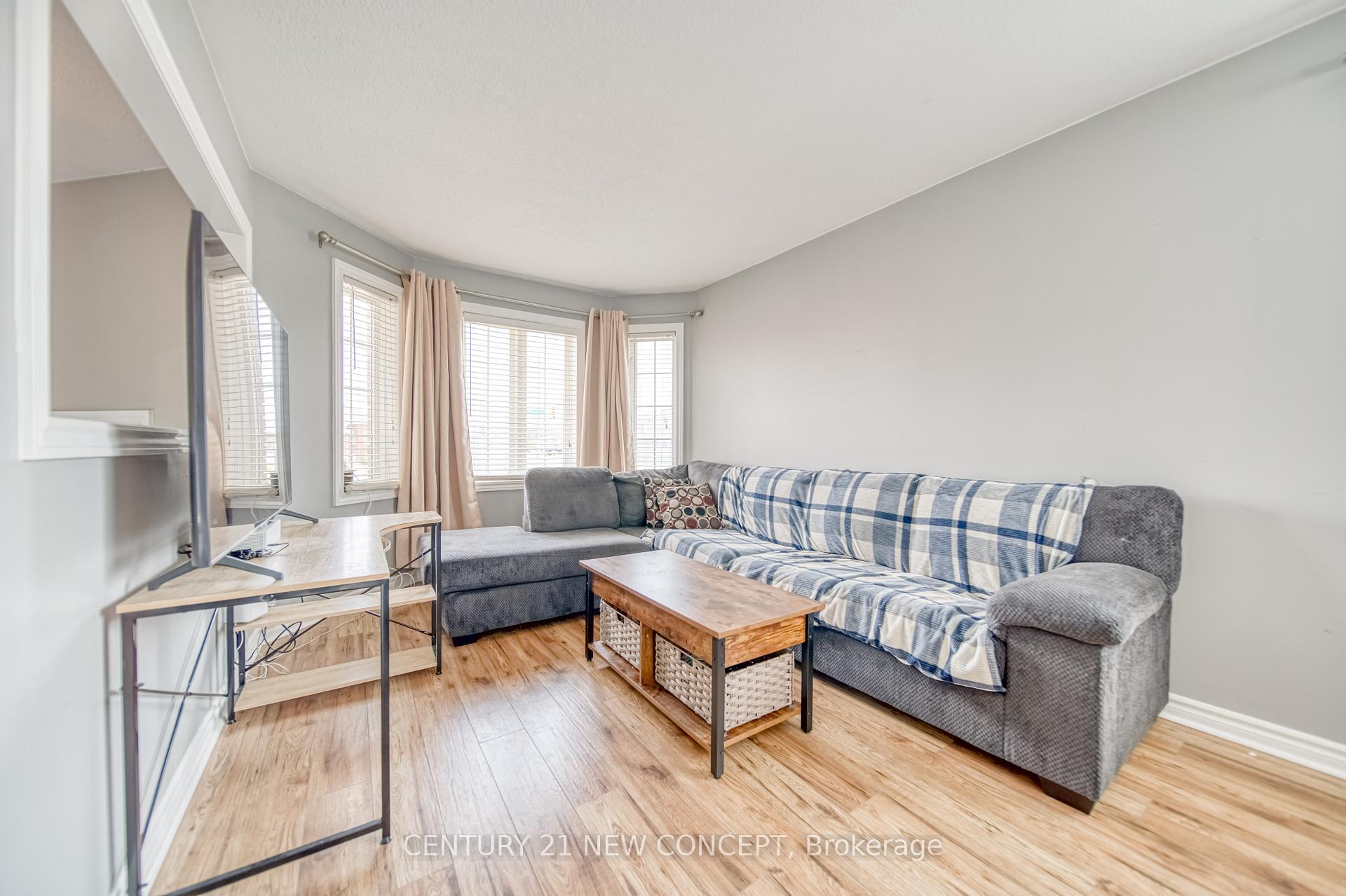 Photo 11 of 2 Michael Crescent, Barrie, 400 North — HOMEH