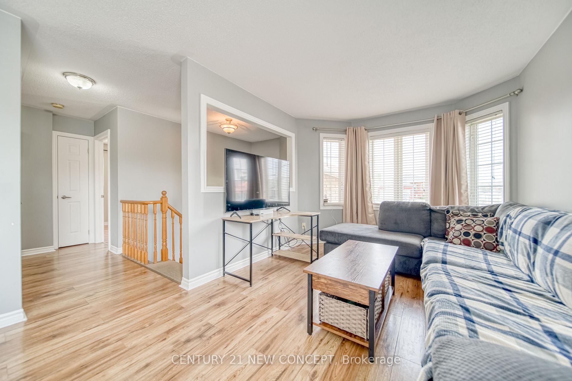 Photo 18 of 2 Michael Crescent, Barrie, 400 North — HOMEH