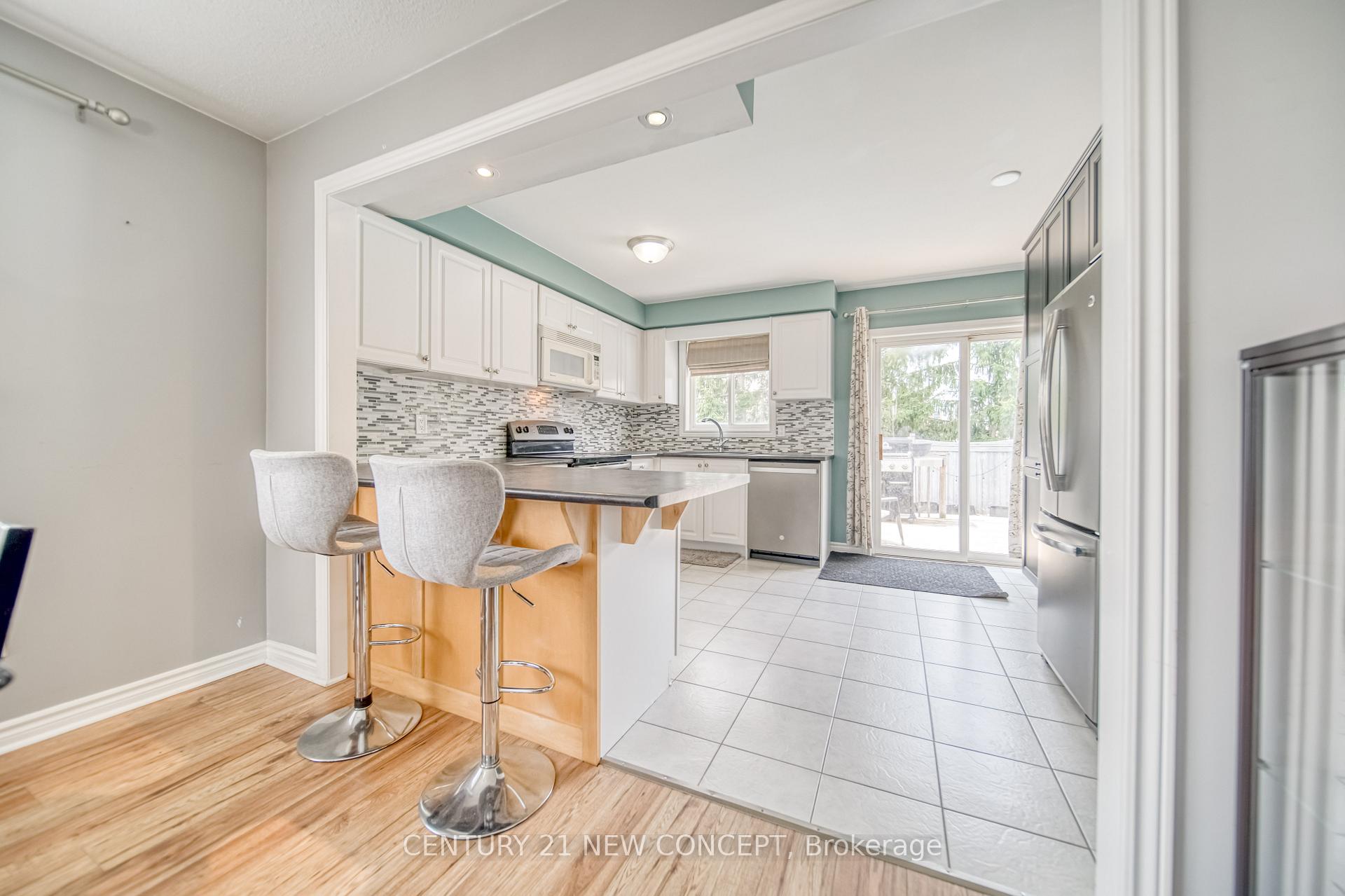 Photo 46 of 2 Michael Crescent, Barrie, 400 North — HOMEH
