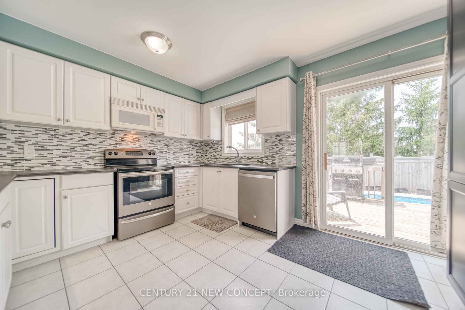 Photo 10 of 2 Michael Crescent, Barrie, 400 North — HOMEH
