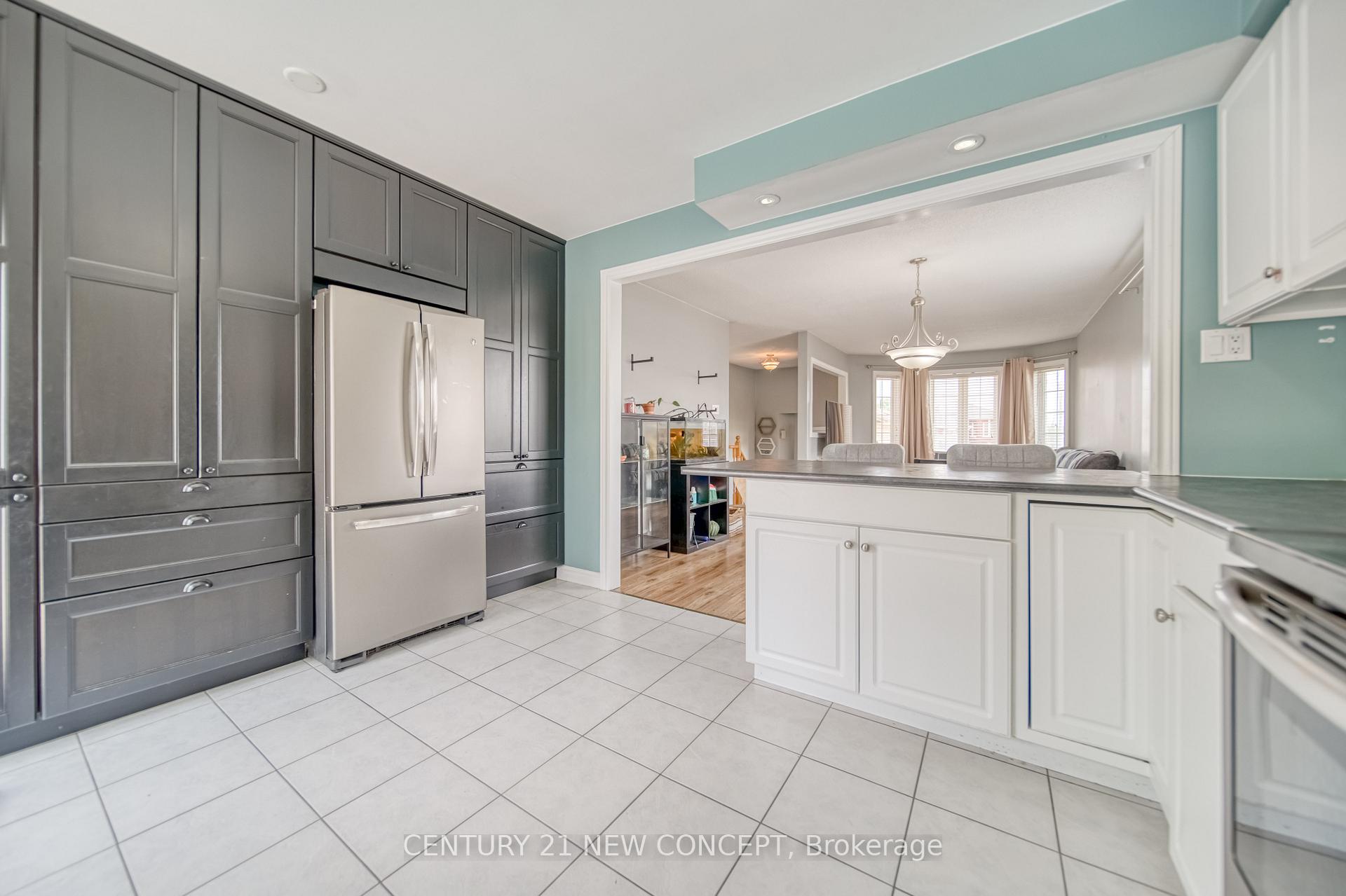Photo 7 of 2 Michael Crescent, Barrie, 400 North — HOMEH