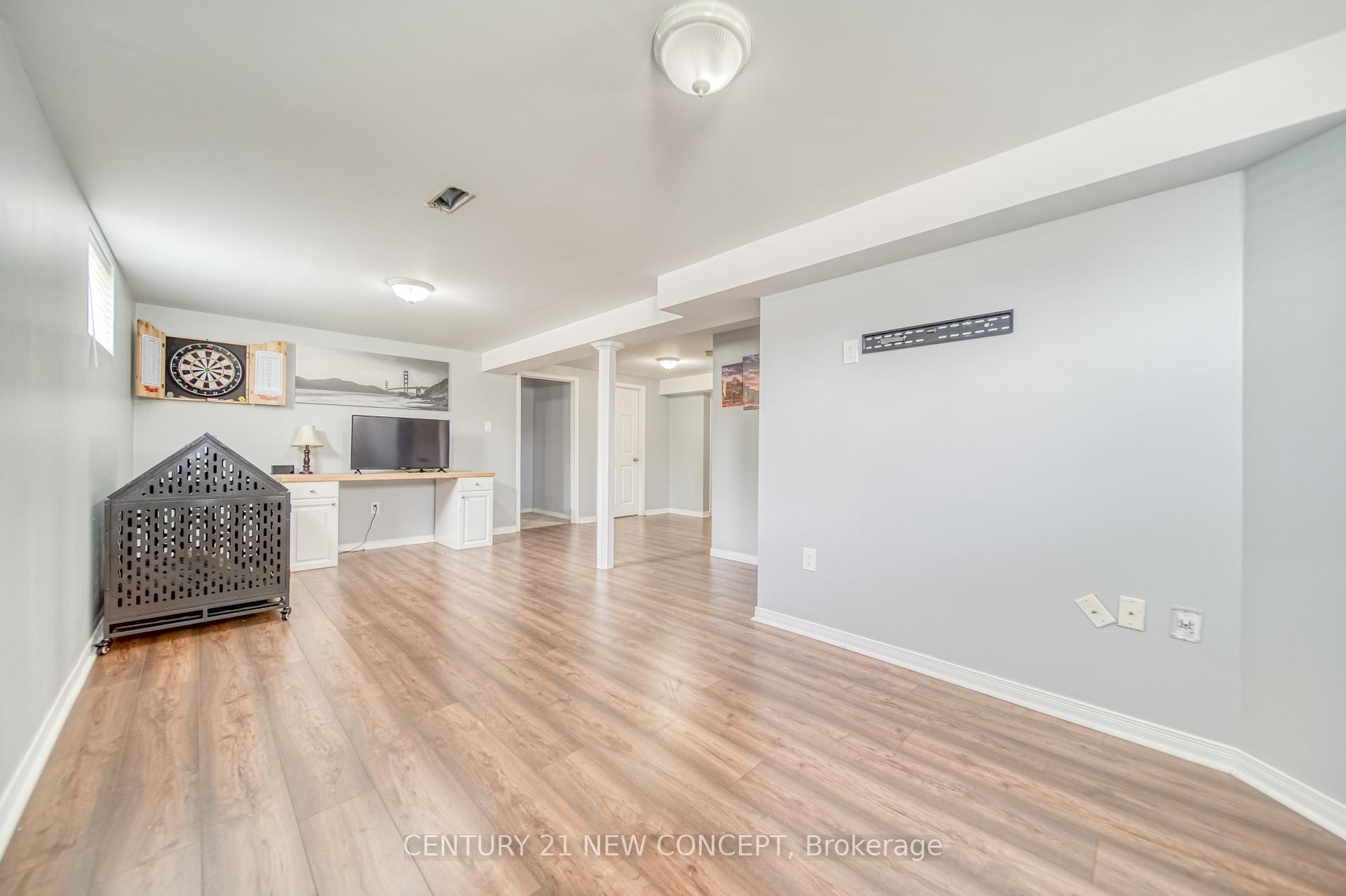 Photo 15 of 2 Michael Crescent, Barrie, 400 North — HOMEH