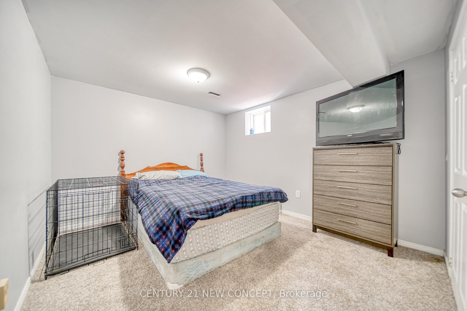 Photo 17 of 2 Michael Crescent, Barrie, 400 North — HOMEH