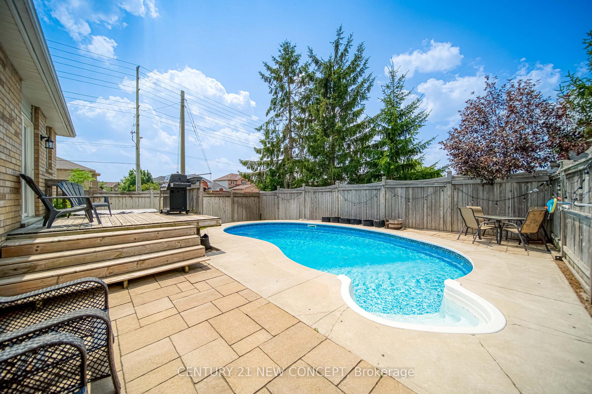 Photo 41 of 2 Michael Crescent, Barrie, 400 North — HOMEH