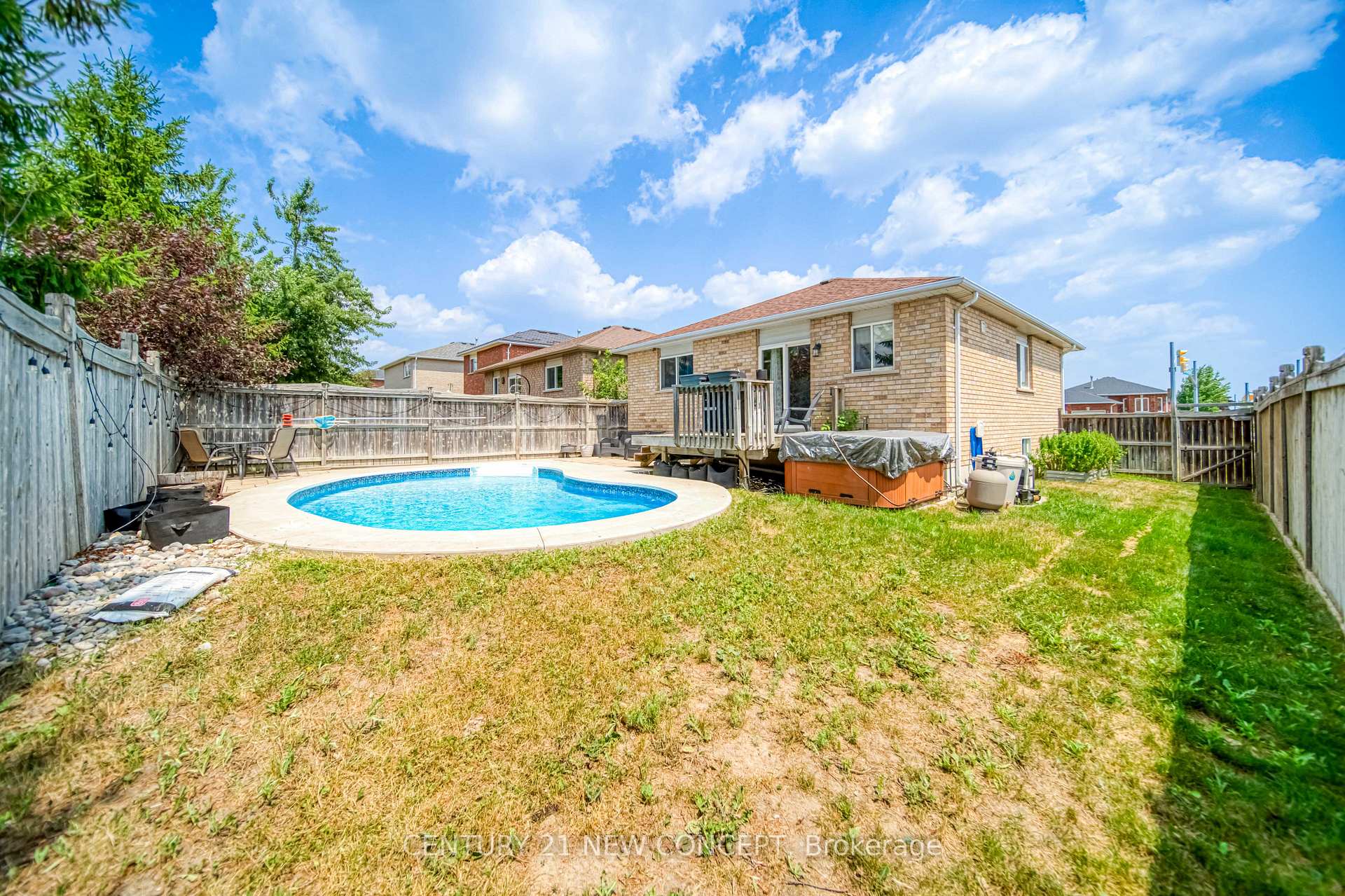 Photo 47 of 2 Michael Crescent, Barrie, 400 North — HOMEH
