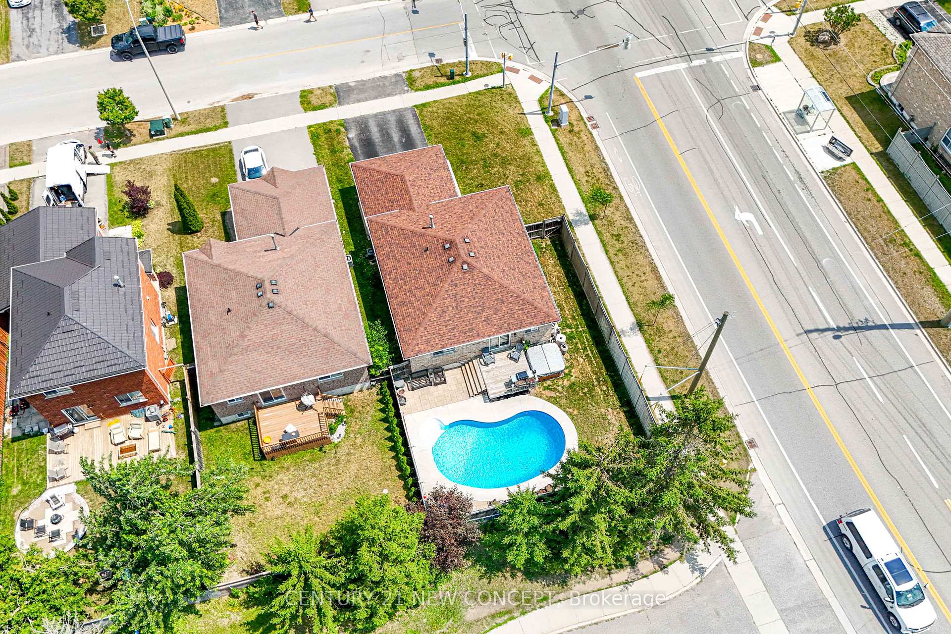 Photo 32 of 2 Michael Crescent, Barrie, 400 North — HOMEH