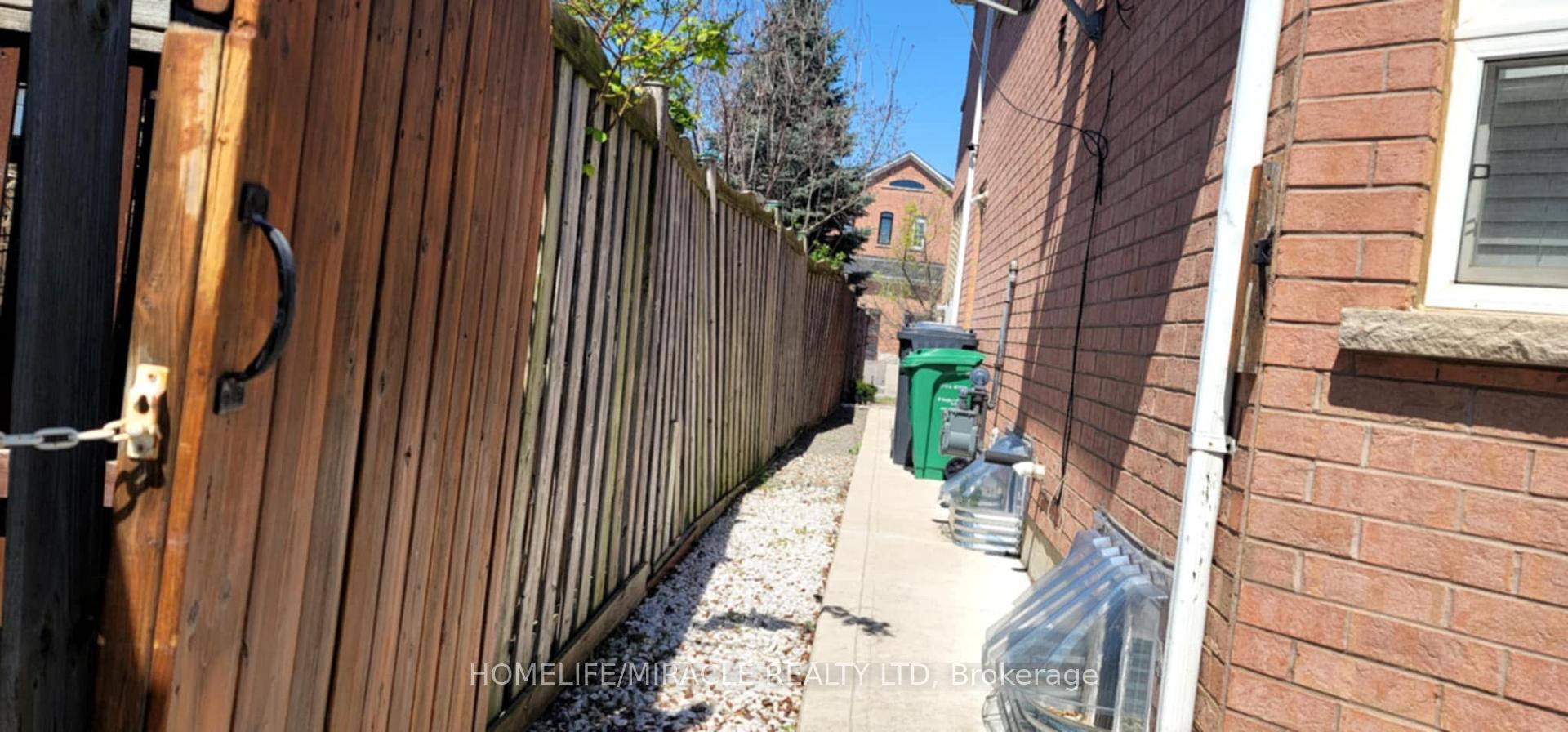 Photo 41 of 121 Nathaniel Crescent, Brampton, Bram West — HOMEH