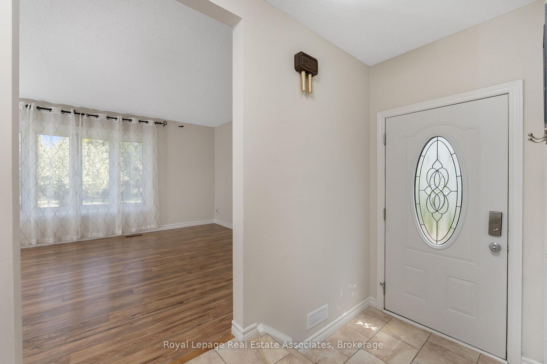 Photo 6 of Unit A, 695A Highpoint Boulevard, Waterloo — HOMEH