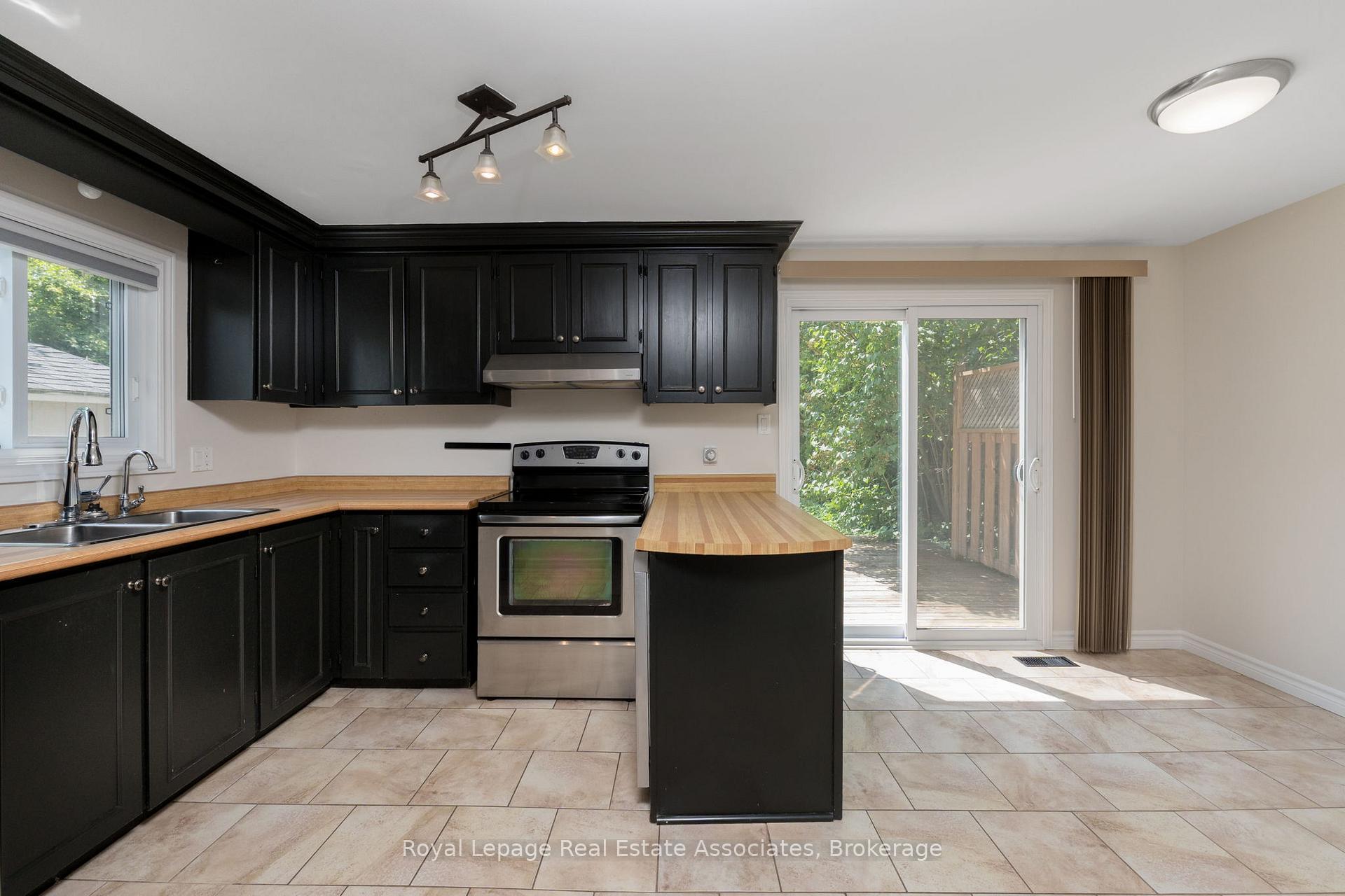Photo 10 of Unit A, 695A Highpoint Boulevard, Waterloo — HOMEH