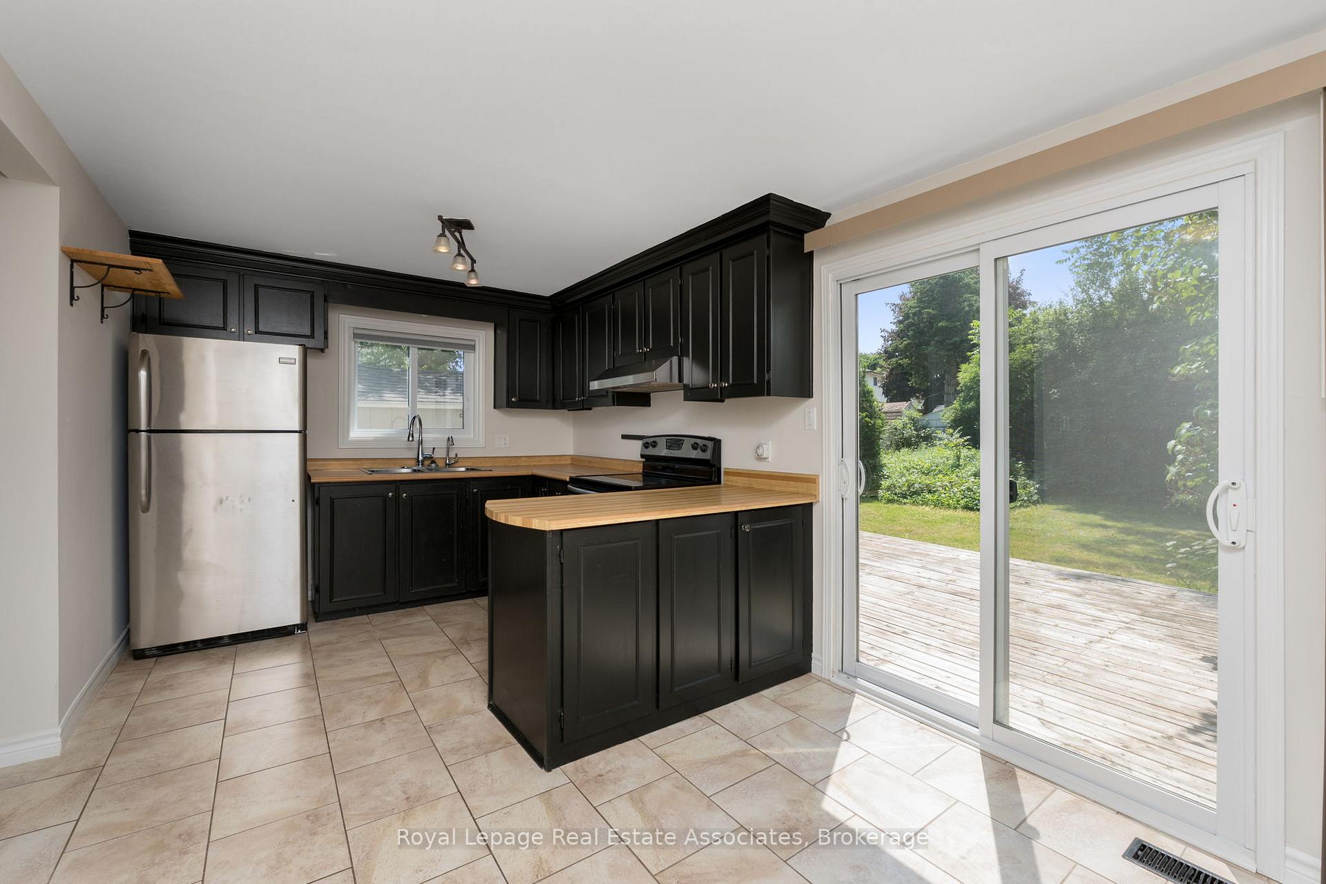 Photo 8 of Unit A, 695A Highpoint Boulevard, Waterloo — HOMEH