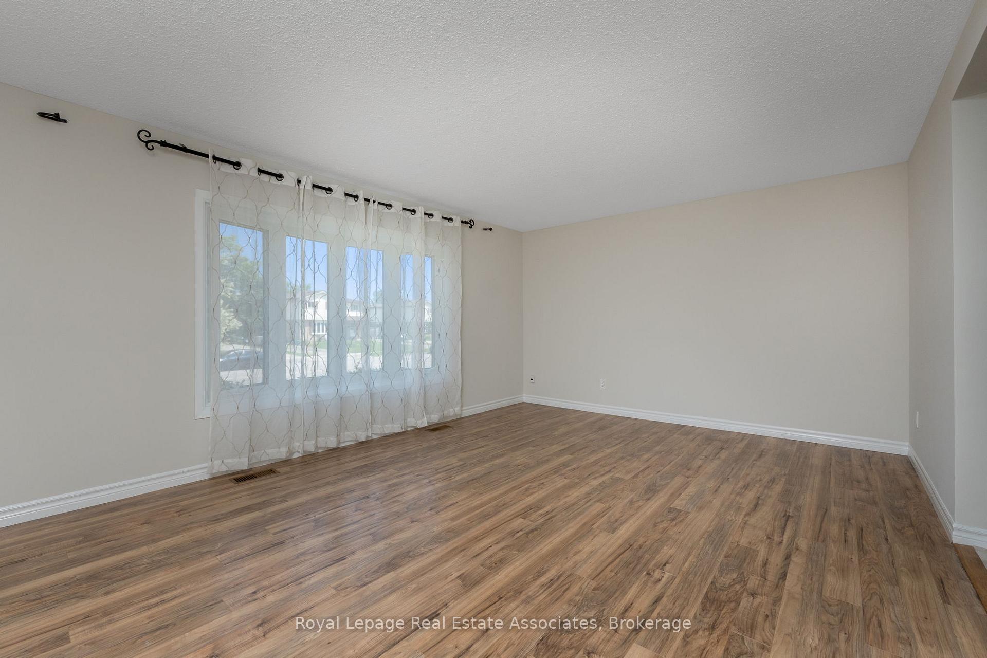 Photo 7 of Unit A, 695A Highpoint Boulevard, Waterloo — HOMEH