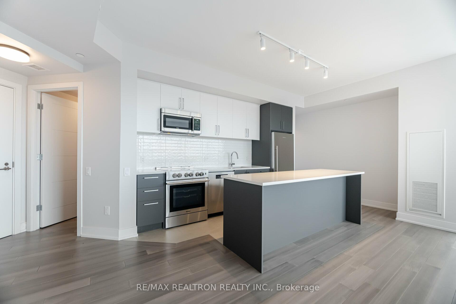 Photo 6 of Unit 807, 2525 Bathurst Street, Toronto, Forest Hill North — HOMEH