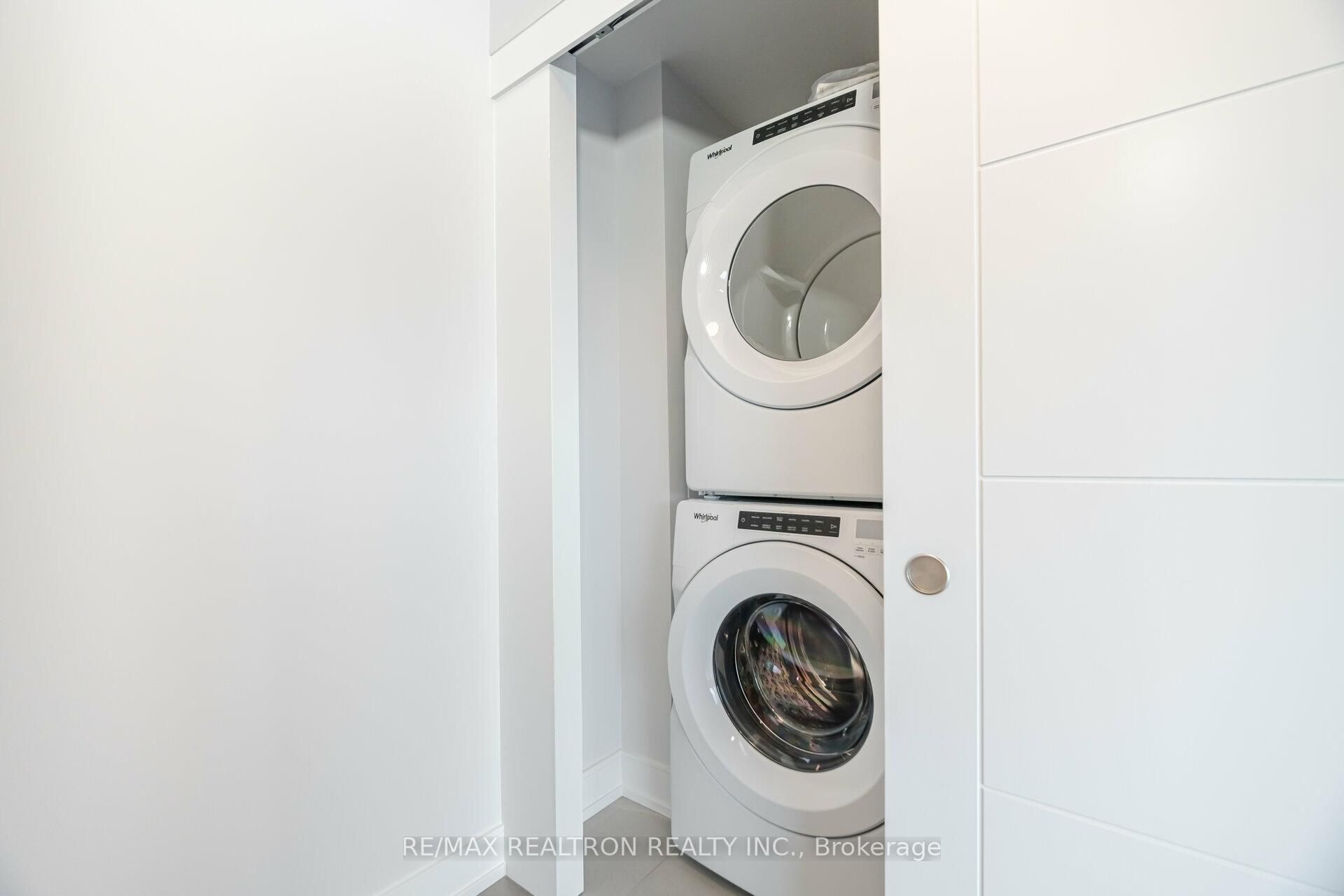 Photo 3 of Unit 807, 2525 Bathurst Street, Toronto, Forest Hill North — HOMEH