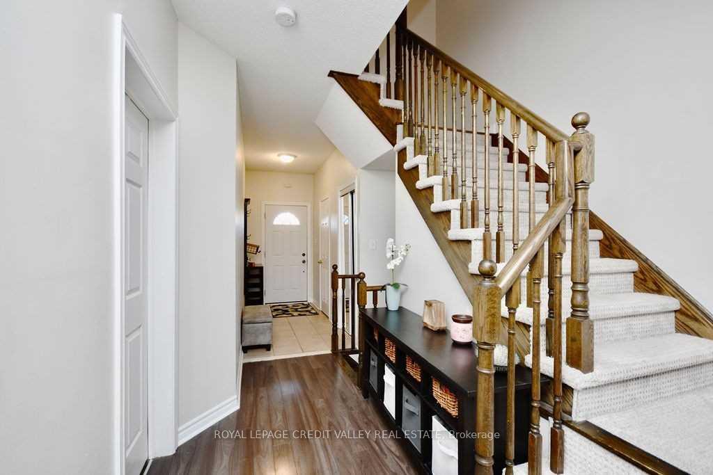 Photo 2 of Unit Upper, 118 Stanley Street, Barrie, East Bayfield — HOMEH