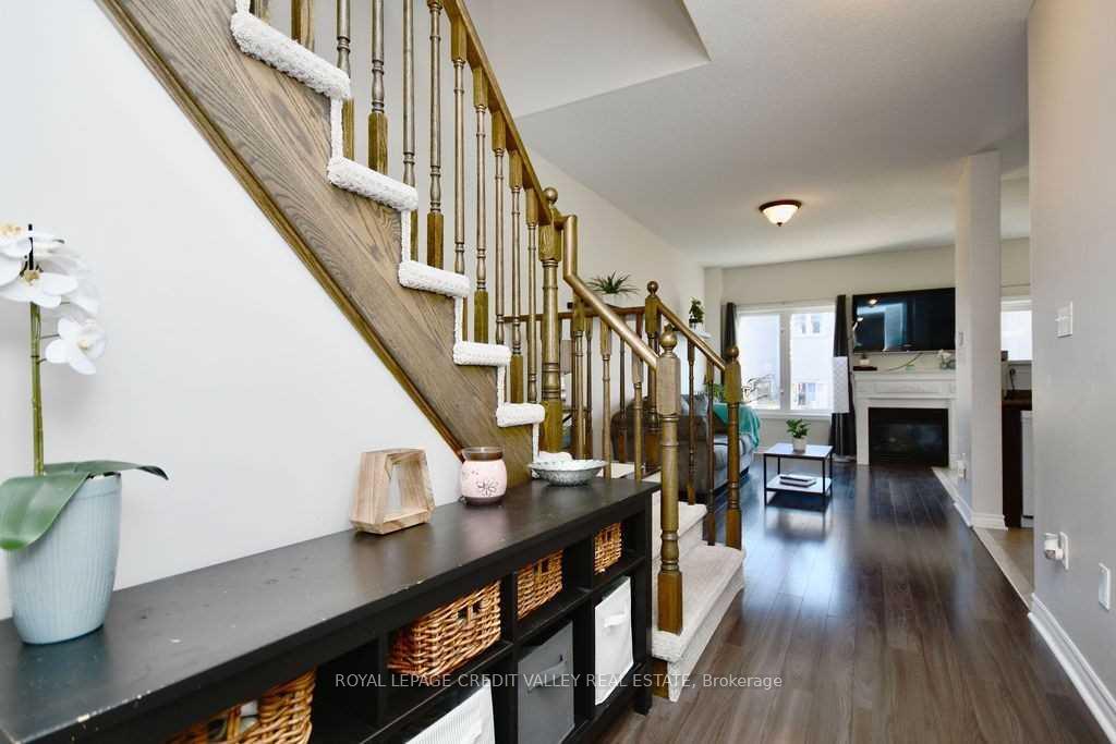 Photo 5 of Unit Upper, 118 Stanley Street, Barrie, East Bayfield — HOMEH