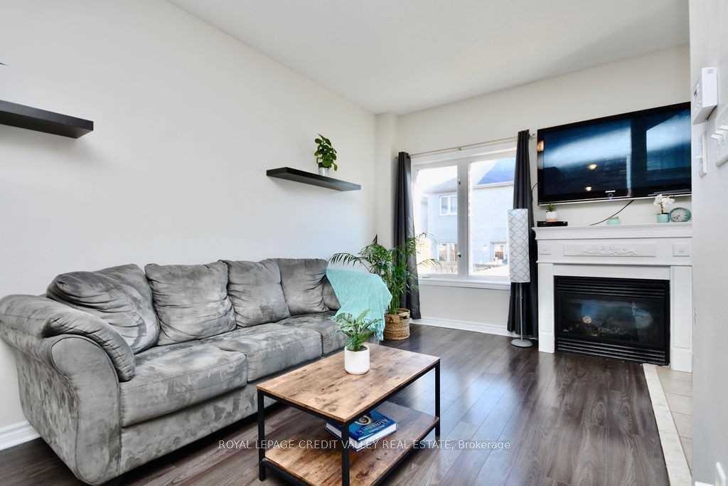 Photo 6 of Unit Upper, 118 Stanley Street, Barrie, East Bayfield — HOMEH