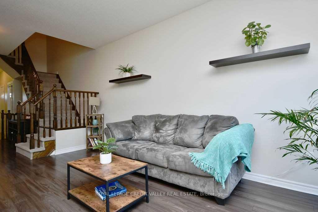 Photo 4 of Unit Upper, 118 Stanley Street, Barrie, East Bayfield — HOMEH