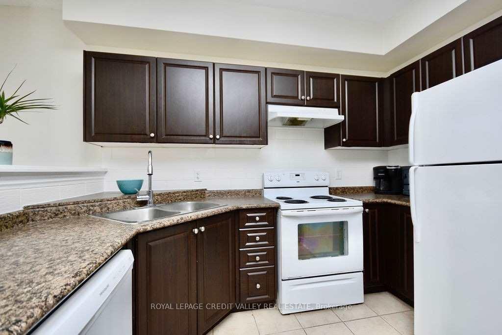 Photo 9 of Unit Upper, 118 Stanley Street, Barrie, East Bayfield — HOMEH