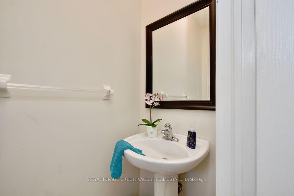 Photo 10 of Unit Upper, 118 Stanley Street, Barrie, East Bayfield — HOMEH