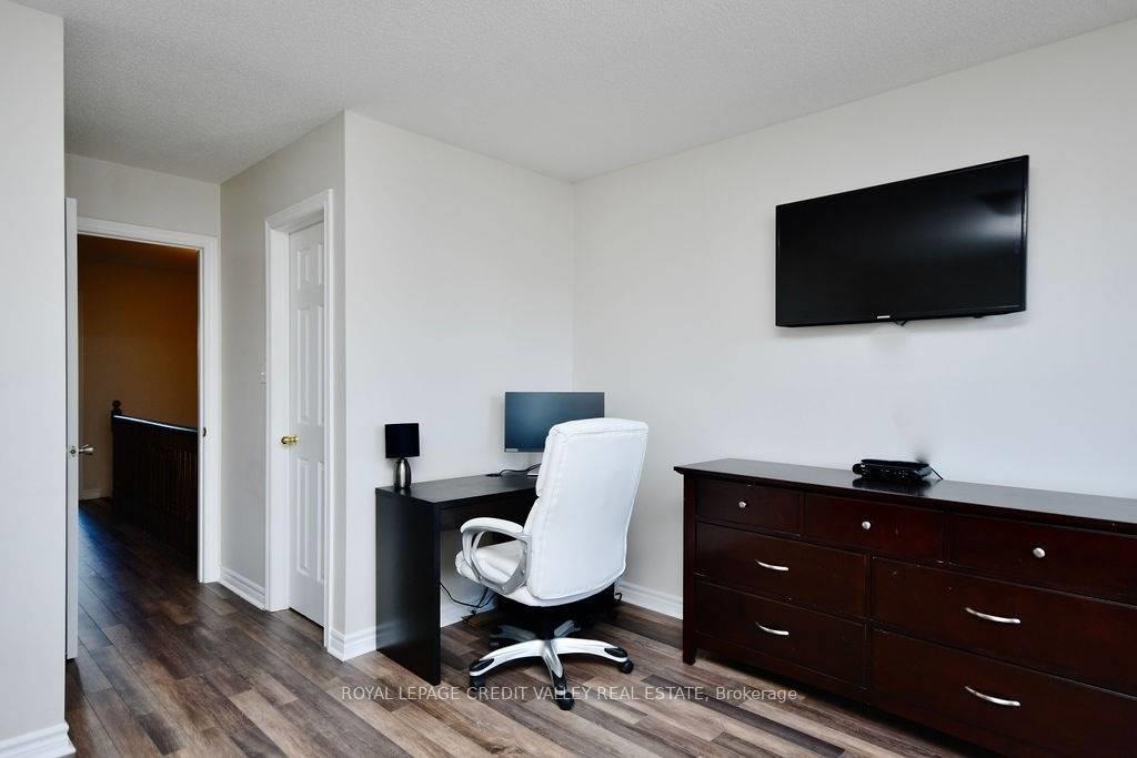 Photo 12 of Unit Upper, 118 Stanley Street, Barrie, East Bayfield — HOMEH