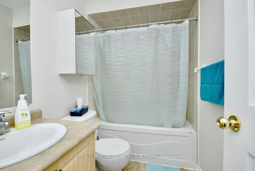 Photo 18 of Unit Upper, 118 Stanley Street, Barrie, East Bayfield — HOMEH