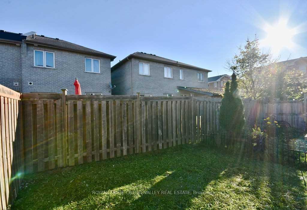 Photo 21 of Unit Upper, 118 Stanley Street, Barrie, East Bayfield — HOMEH